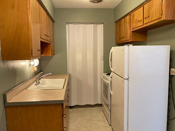 4th image of 2420 Broadmoor Dr