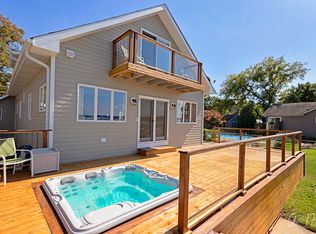 43192 N Lake Side Dr, Antioch, IL 60002