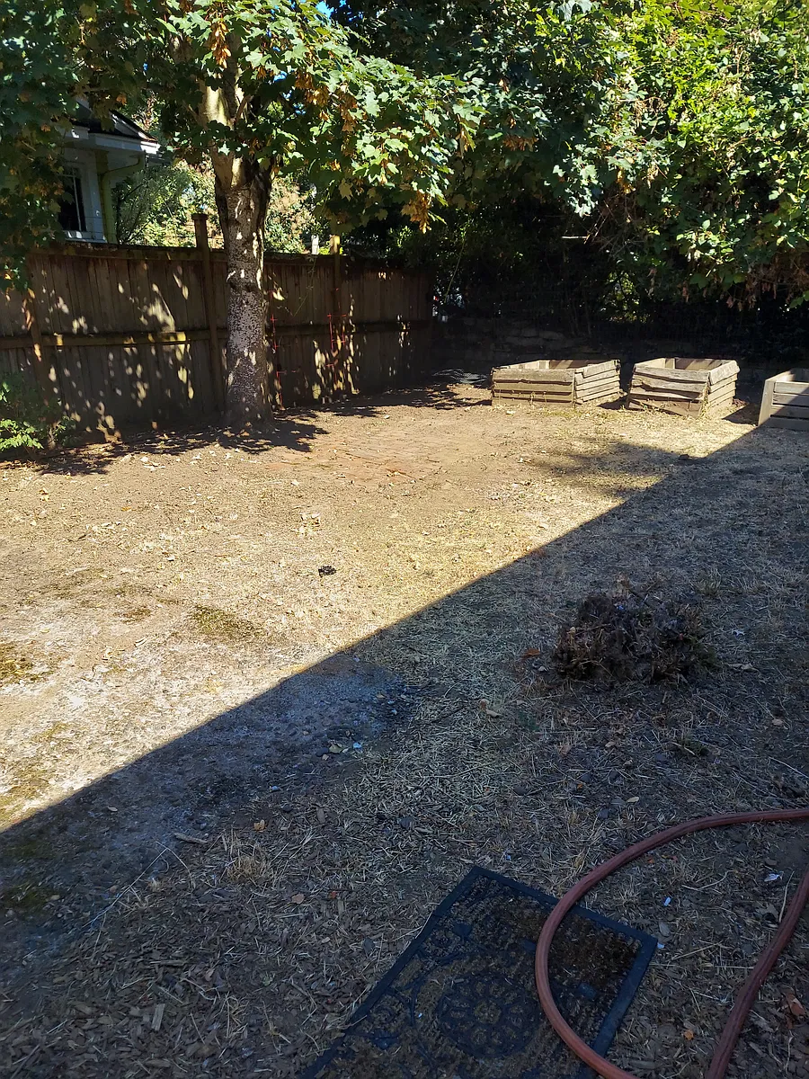 LARGE SIDE YARD - 407 SE 29th Ave #407