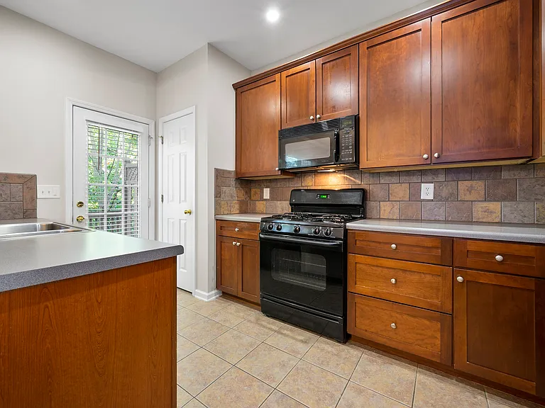 3305 Chastain Gardens Dr NW — Photo 9