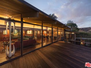 952 Stonehill Ln, Los Angeles, CA 90049