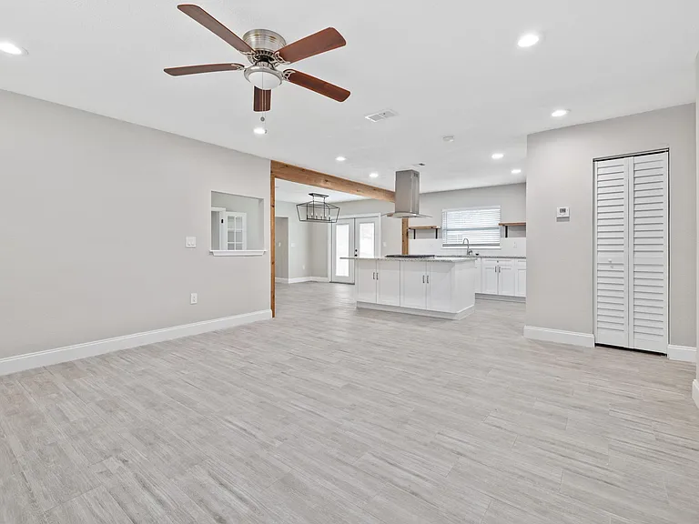 408 W Virginia Ave — Photo 8