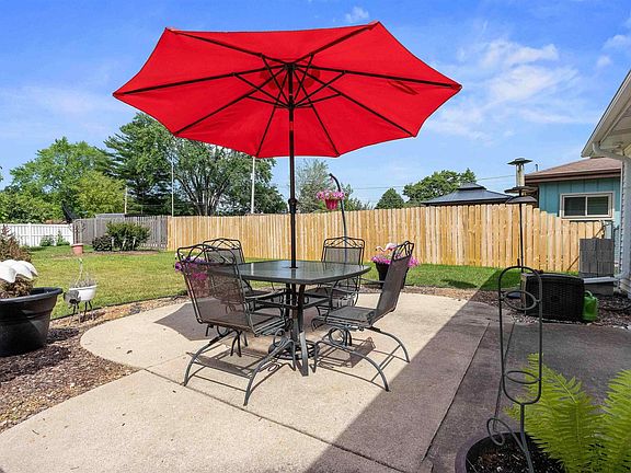 LARGE PATIO