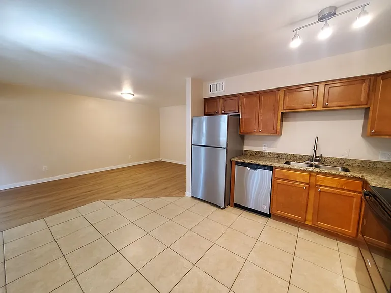 Mountain View Condos — Photo 9