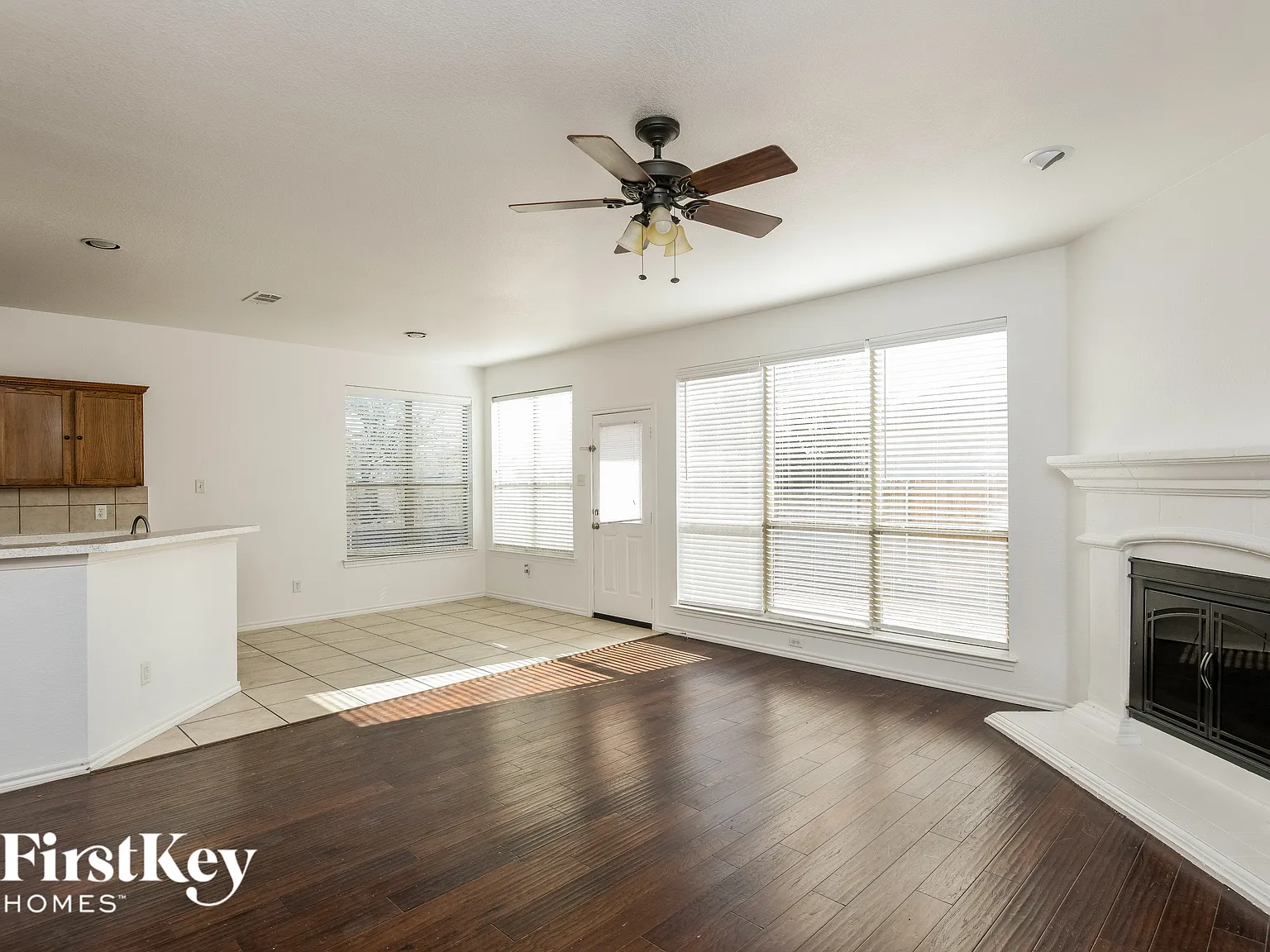 4 bed, 2.5 bath, 2432 sqft, $2,545 — Photo 2
