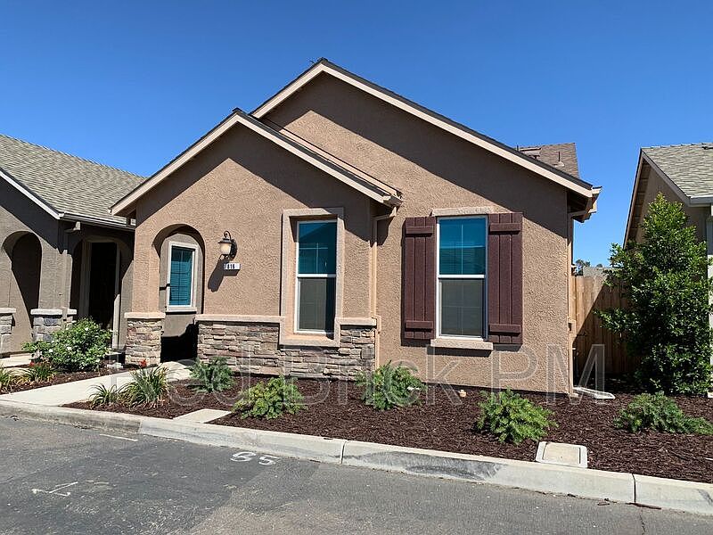1st image of 816 Castellona Dr