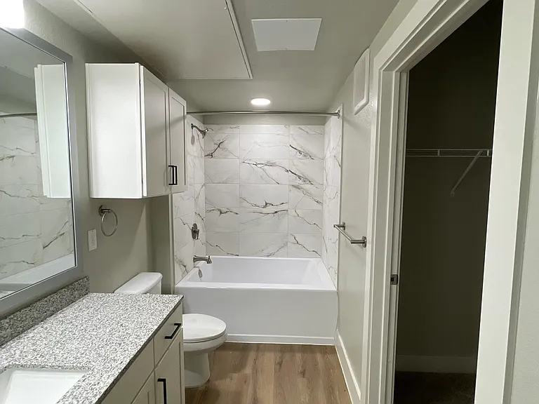 Rollingwood Dr — Photo 26