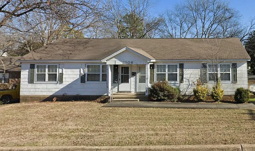 2 bed, 1.0 bath, $800 — Photo 1