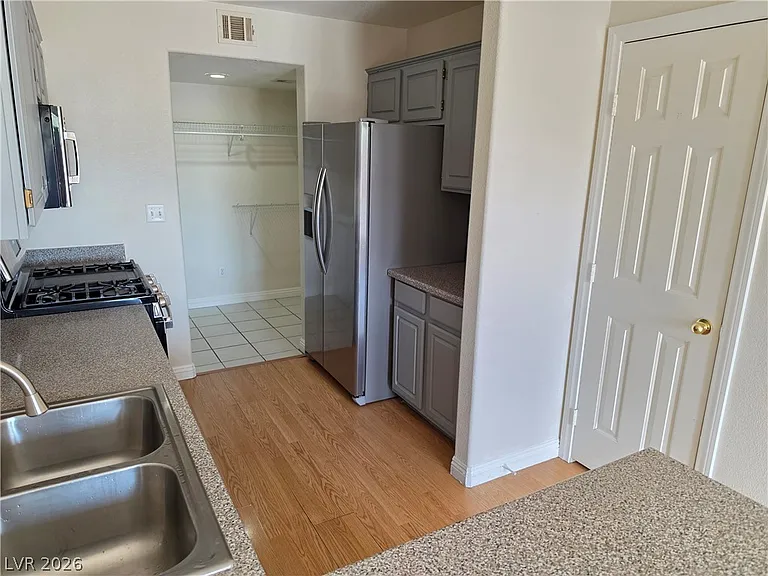 408 Roman Tree Ct — Photo 5