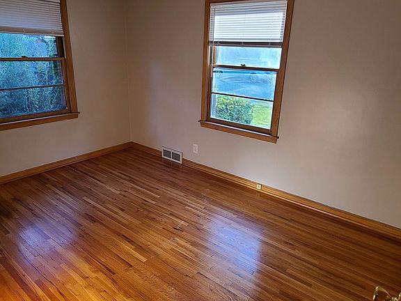 5th image of 2324 S 38th St