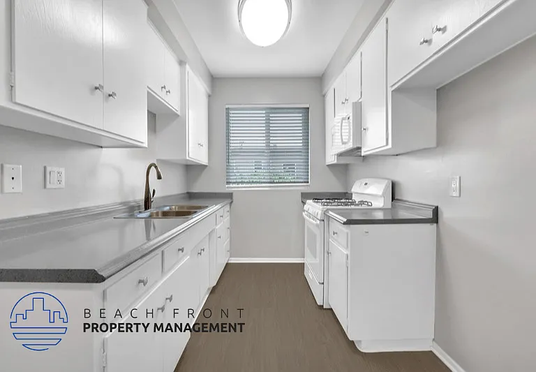 26019 Oak Street — Photo 2