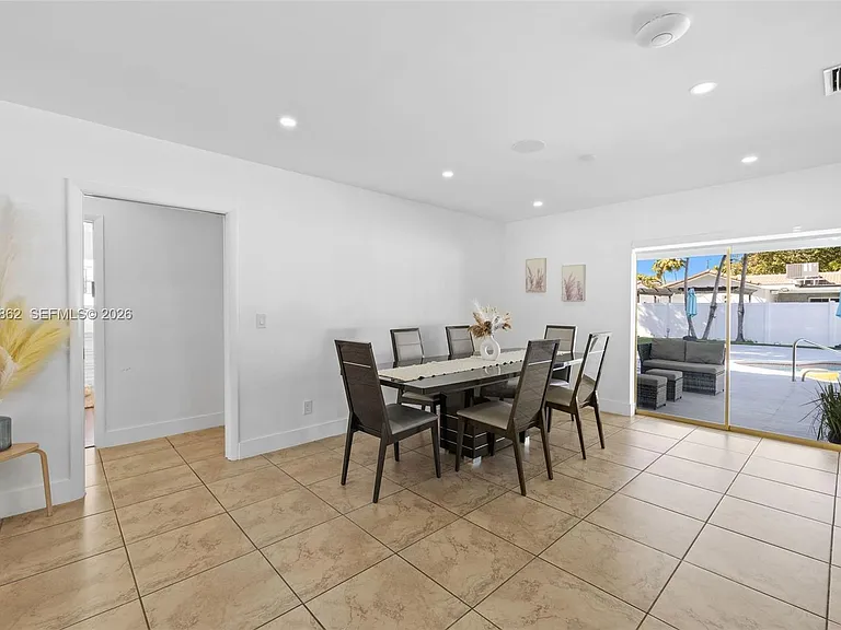 3460 N 46th Ave — Photo 14