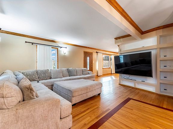 4th image of 7920 Natoma Ave
