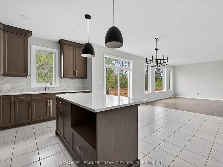98 Livingston Dr — Photo 18