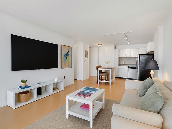 3rd image of 380 Mountain Rd APT 701