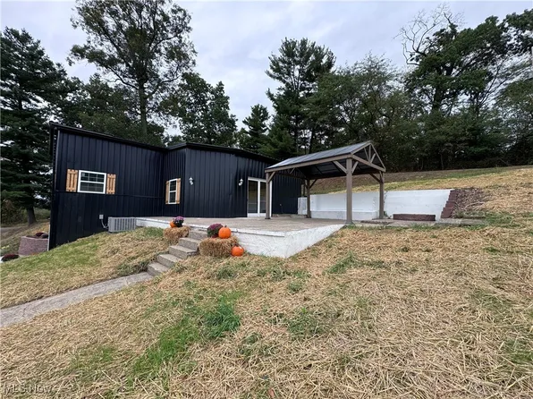 294 W Richards Rd NW, McConnelsville, OH 43756