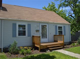 5 Macarthur Dr, Warwick, RI 02889