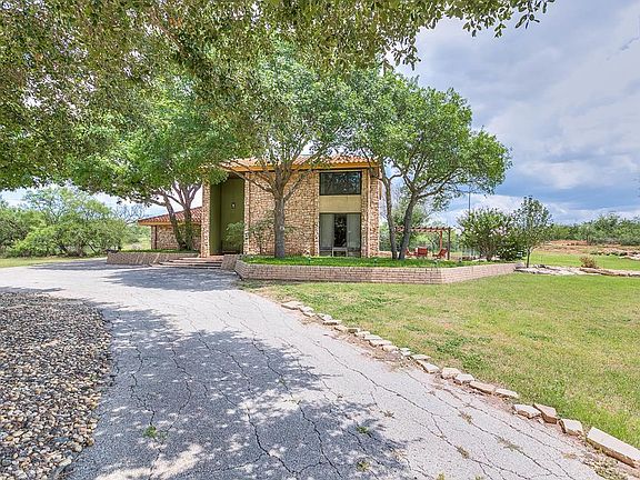 3rd image of 5823 Pecan Valley Ln