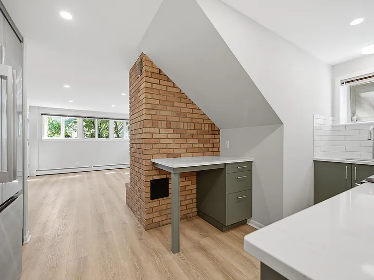 4042 Queen Ave S #B — Photo 11