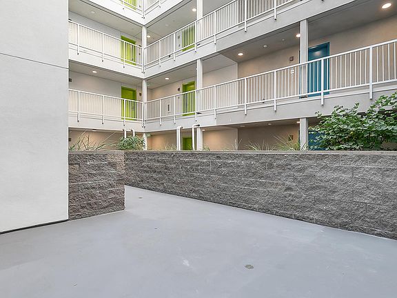 3rd image of 507 Silver Lake Blvd #301