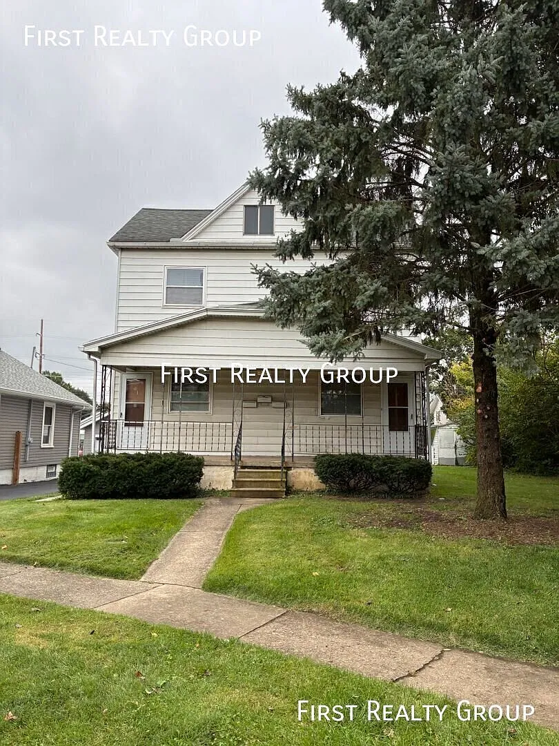 2 Bedroom Upstairs Apartment For Rent, Move In Ready! — Photo 1