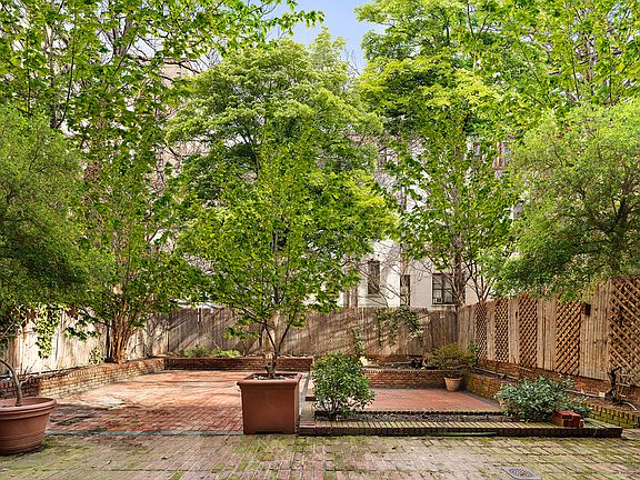2nd image of 61 W 90th St