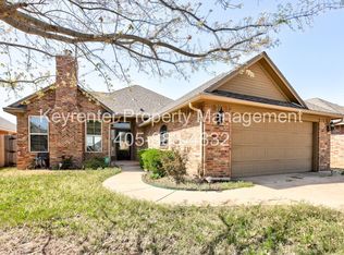 9016 NW 75th St, Yukon, OK 73099