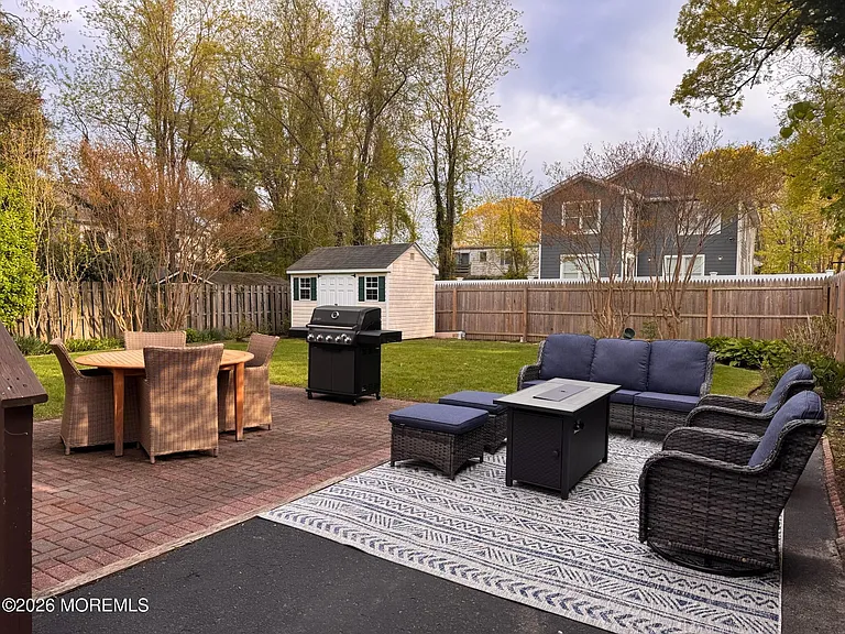 561 Monmouth Ave — Photo 32