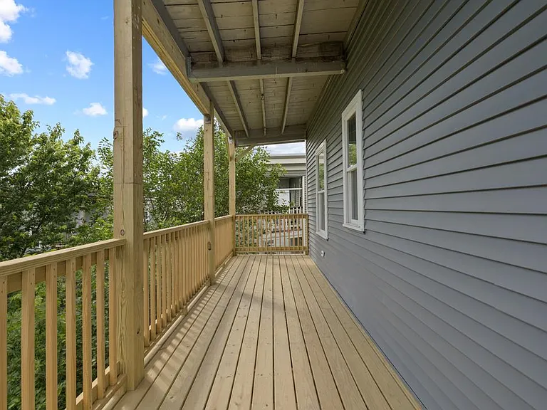 16 Leslie St #2 — Photo 17