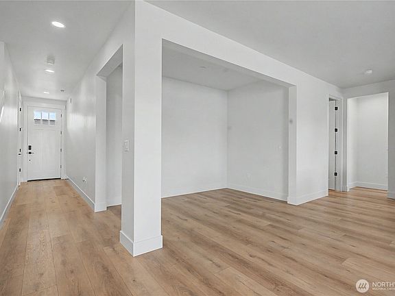 4th image of 551 S Perry Avenue
