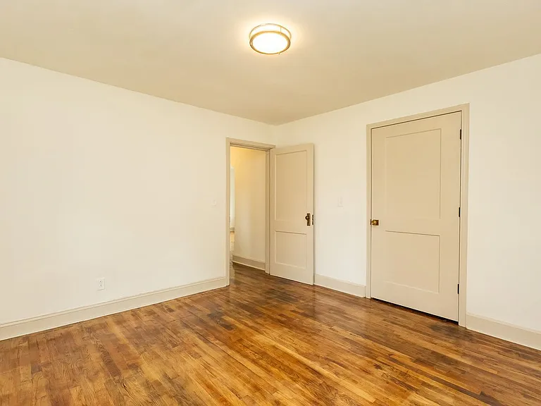 825 Henderson Ave — Photo 15