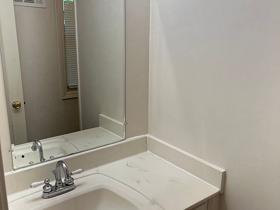 5th image of 1129 S Logan Ave