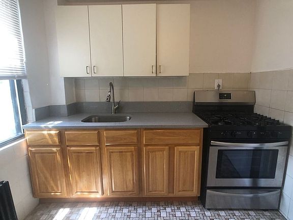 3rd image of 1438 27th Ave APT 2