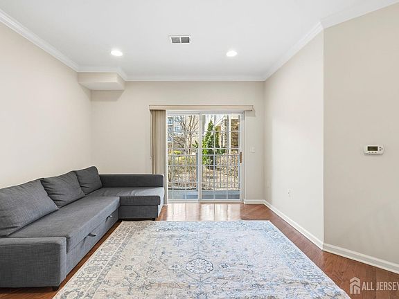 4th image of 540 Cranbury Rd APT 107