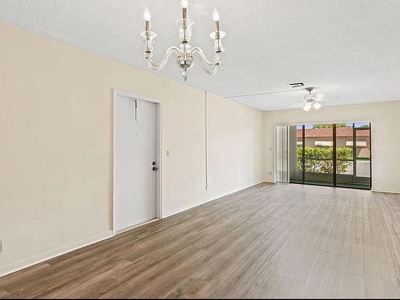 3rd image of 1904 Palmland Dr APT A