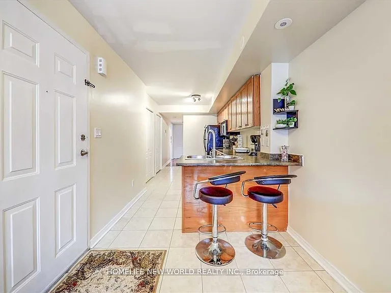 35 Strangford Ln #204 — Photo 3