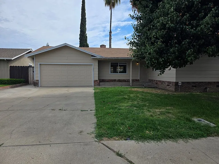 240 Pedras Rd — Photo 1