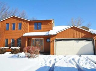 27 Foxshire Cir, Rochester, NY 14606