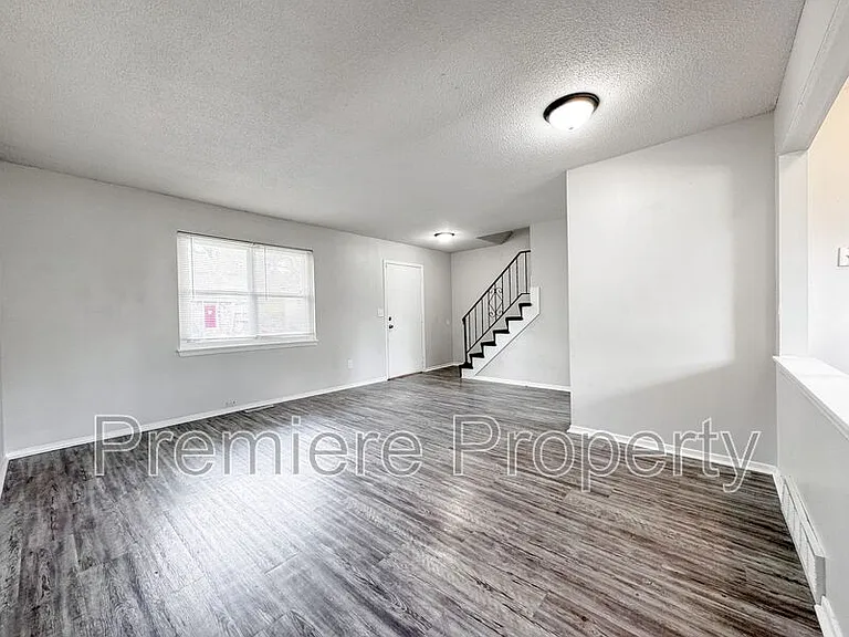219 N Oak Dr #A — Photo 2