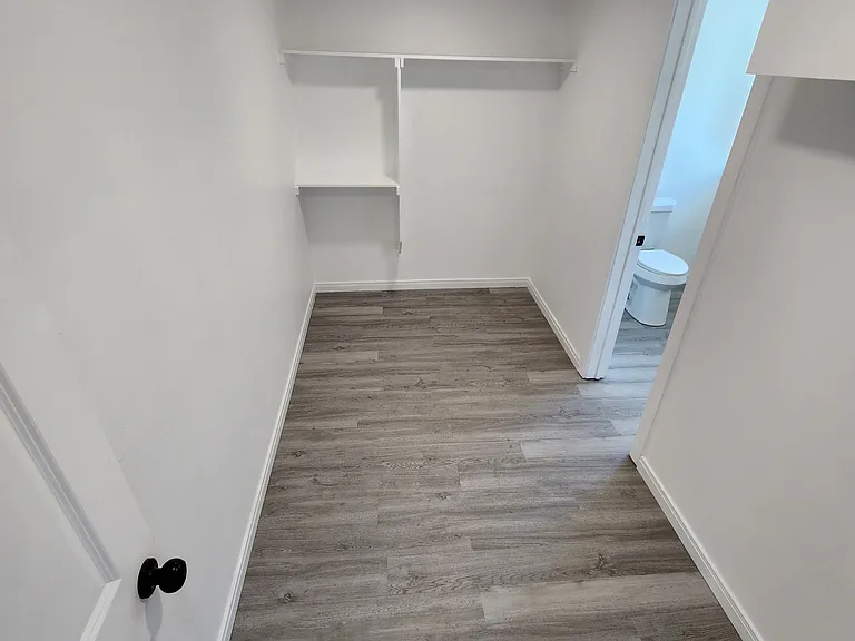 127 E 3rd St — Photo 19