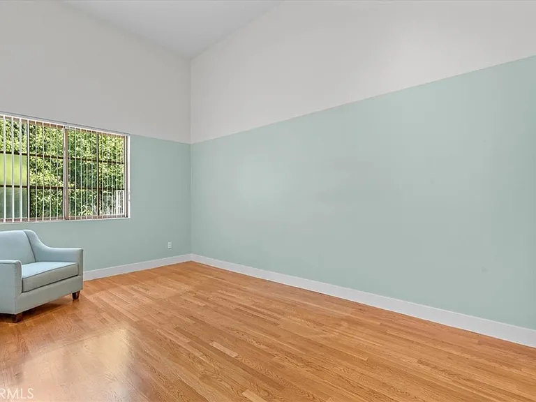 1031 E Tujunga Ave #A — Photo 11