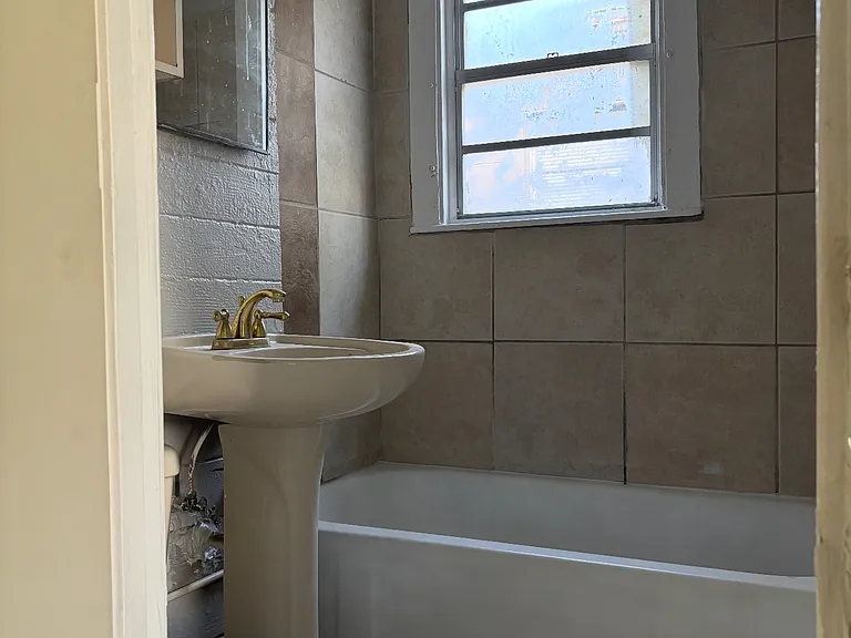 1005 W Arch St #C — Photo 5