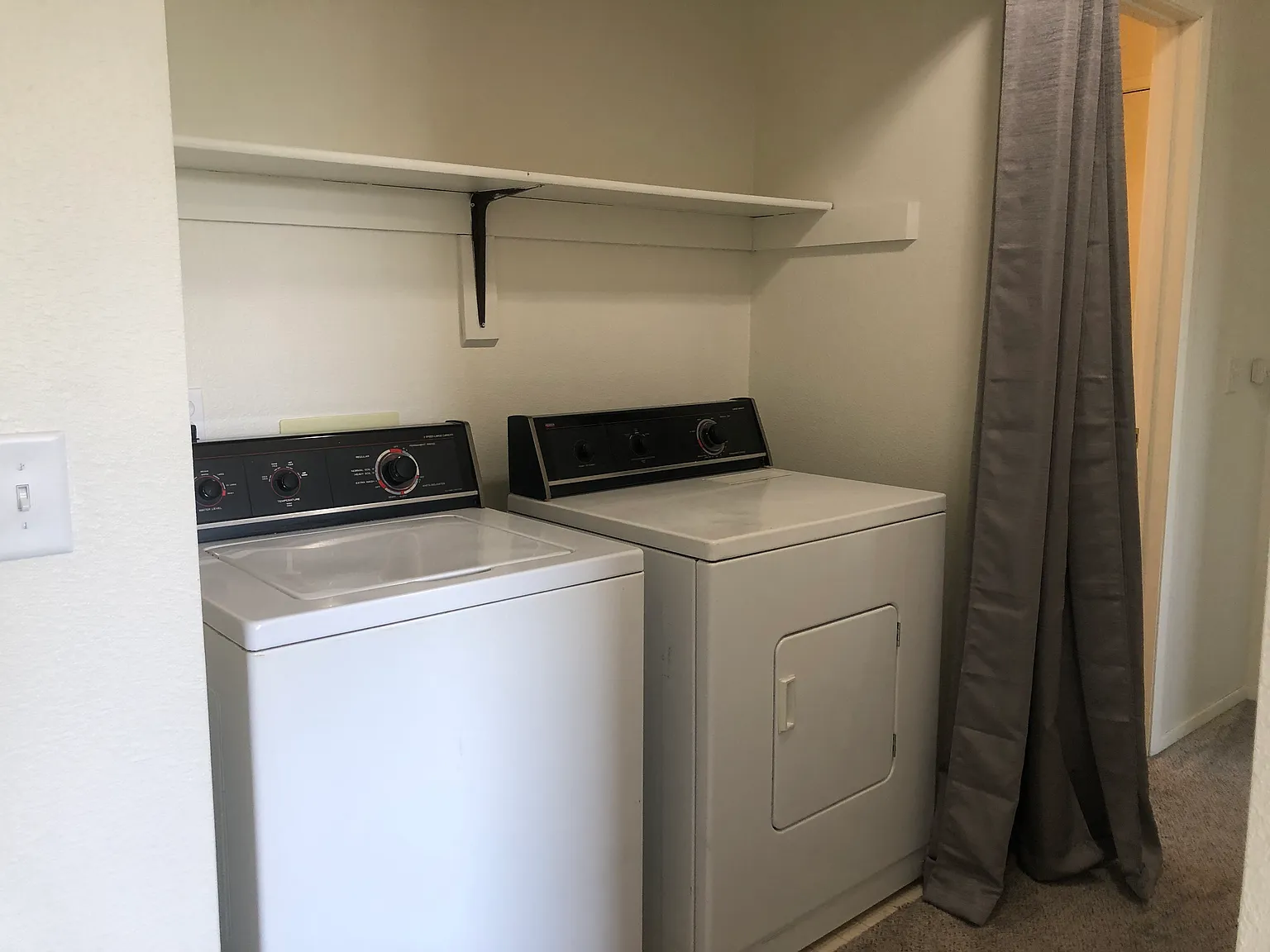 2 bed, 975 sqft, $1,350 — Photo 2