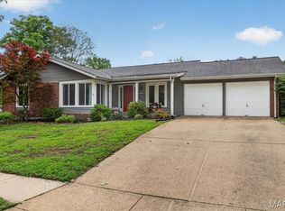 15420 Country Ridge Dr, Chesterfield, MO 63017