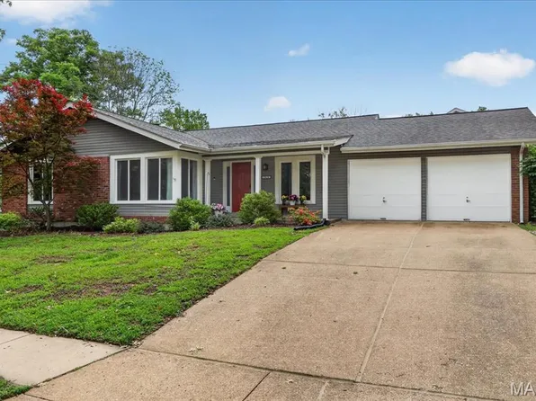 15420 Country Ridge Dr, Chesterfield, MO 63017