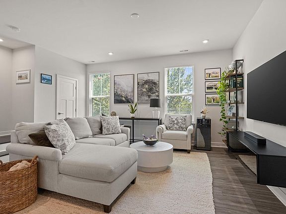 4th image of 107 Rollins Ave