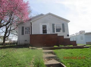 408 W North St, Staunton, IL 62088