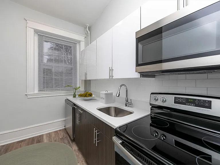 2BD Kitchen-Renovated