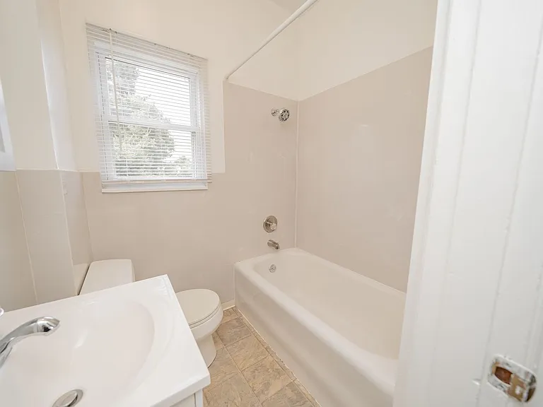 2867 MacArthur Blvd — Photo 16