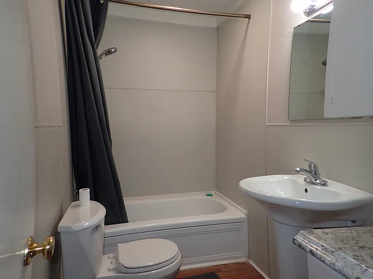 1216 Elmwood St — Photo 2